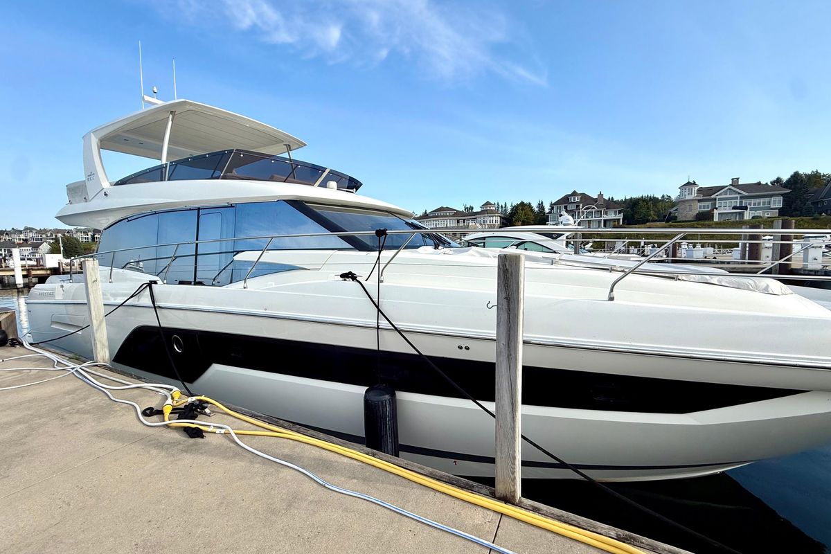 2020 Prestige 61 