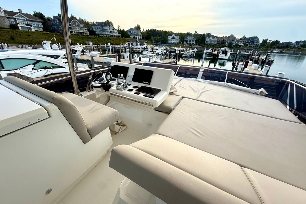 2020 Prestige 61 