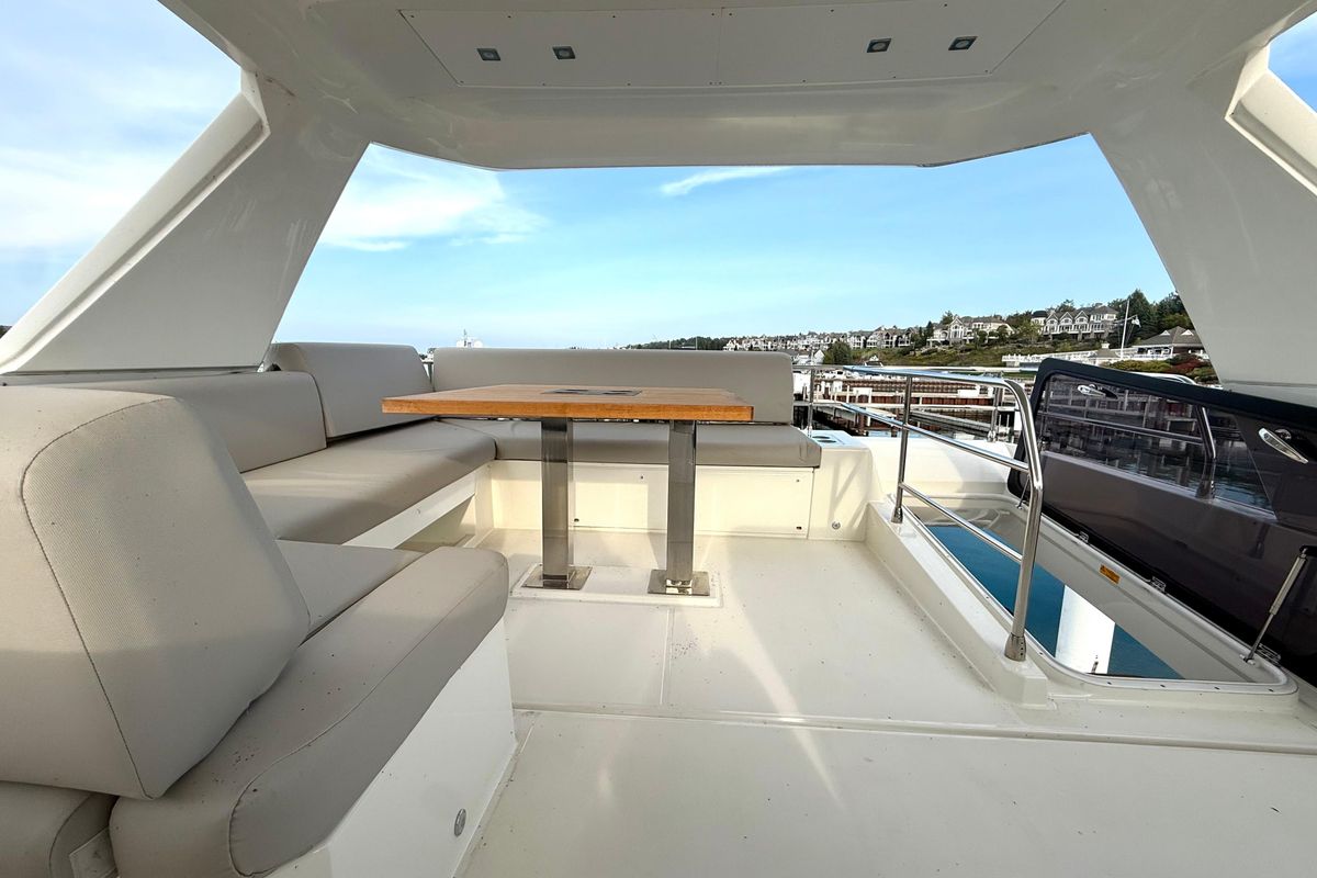 2020 Prestige 61 