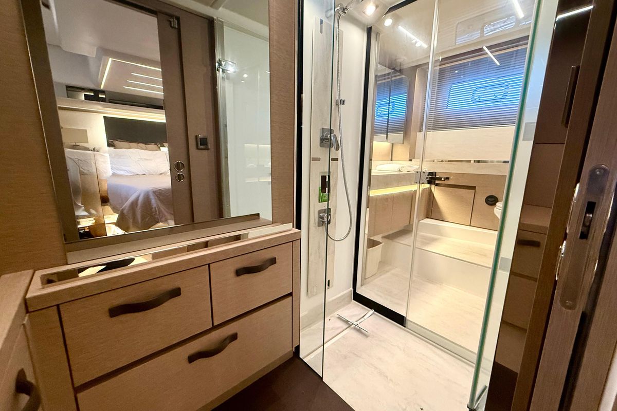 2020 Prestige 61 