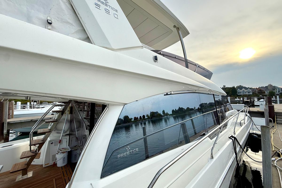 2020 Prestige 61 