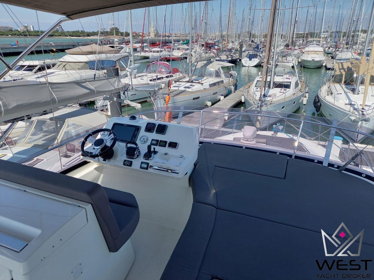 2016 Prestige 49 