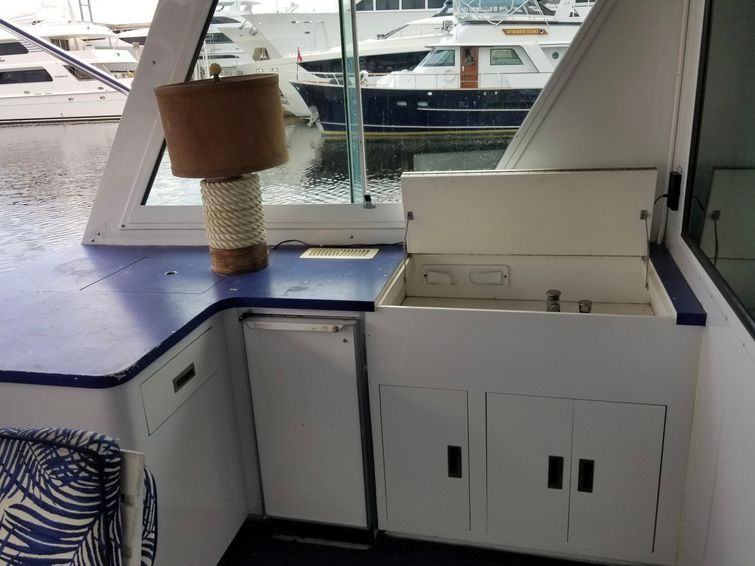 1987-77-hatteras-77-cockpit-motor-yacht