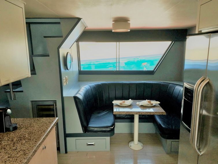 1987-77-hatteras-77-cockpit-motor-yacht