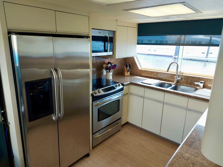 1987-77-hatteras-77-cockpit-motor-yacht