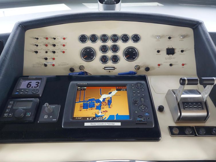 1987-77-hatteras-77-cockpit-motor-yacht