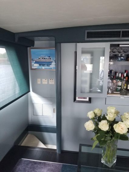 1987-77-hatteras-77-cockpit-motor-yacht