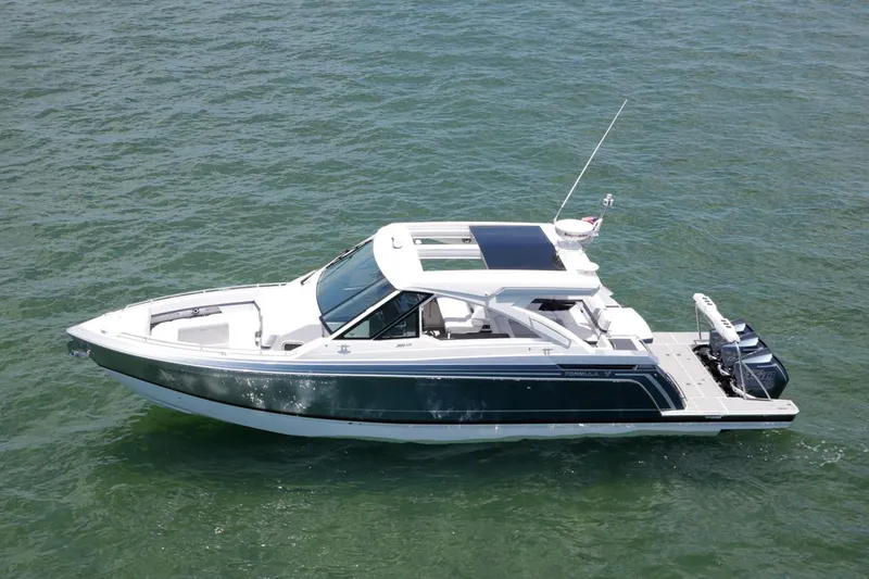  Yacht Photos Pics Manufacturer Provided Image: 2026 Formula 380 Super Sport Crossover OB boat on open water.