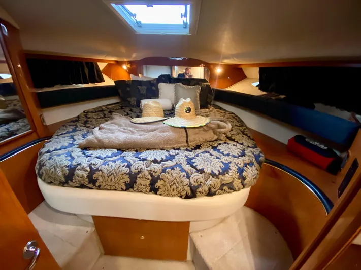  Yacht Photos Pics Luxurious cabin interior of 1999 Sea Ray 400 Sundancer yacht with elegant bedding.