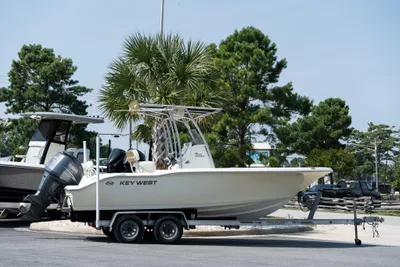 Key West 211 Center Console