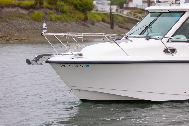 Boston Whaler 285 Yacht Photos Pics 2013 Boston Whaler 285 Conquest Pilothouse boat on water, side view.