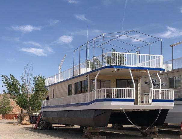 Hanson Houseboat