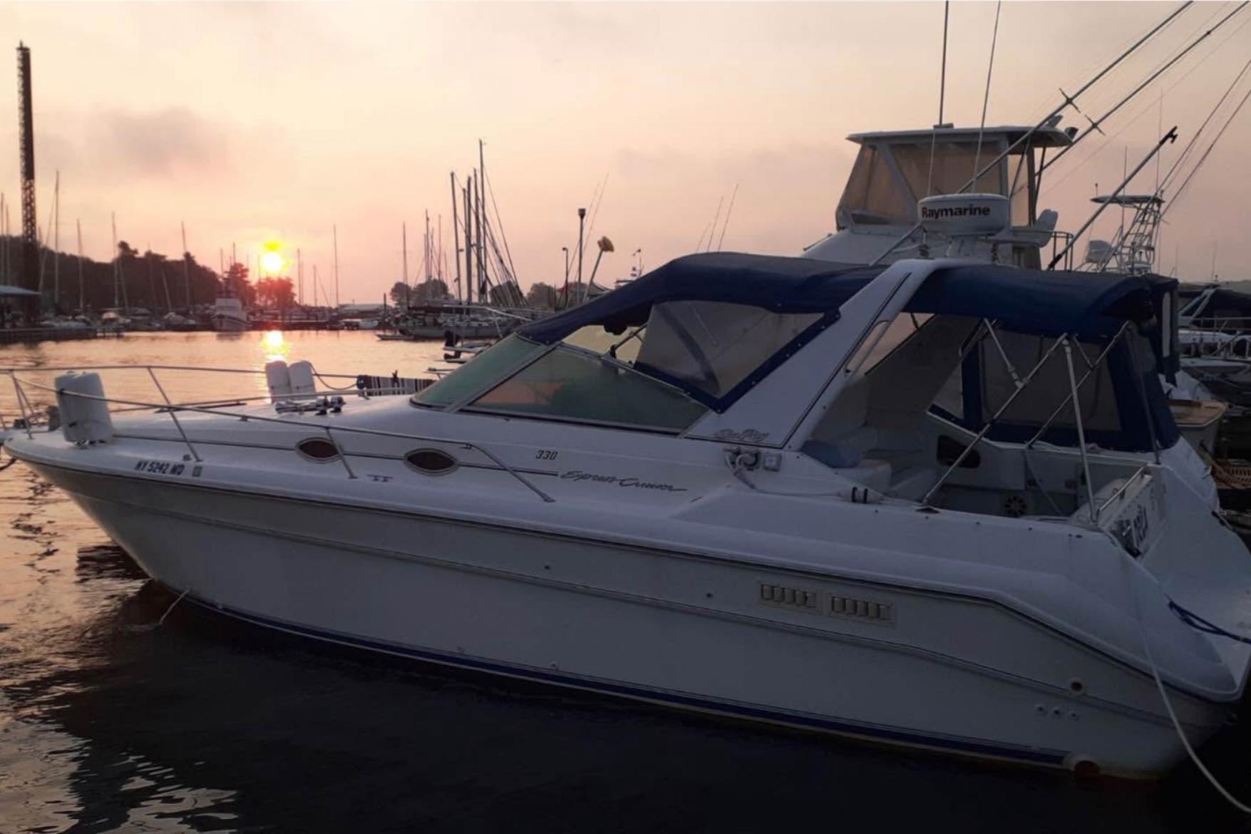 Sea Ray 330 Express Cruiser