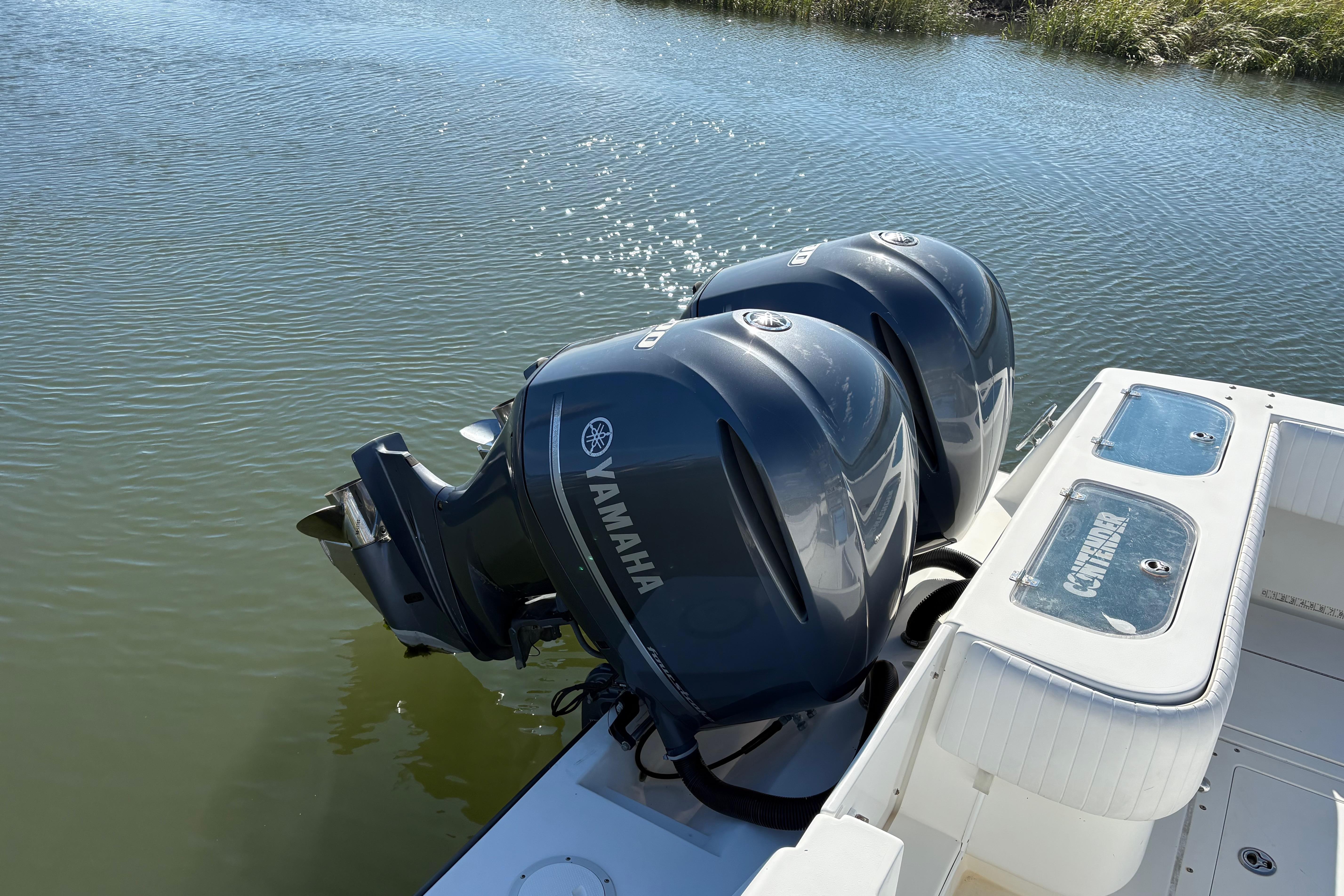 2001 Contender 31 Open boat with Yamaha outboard engines on calm water.