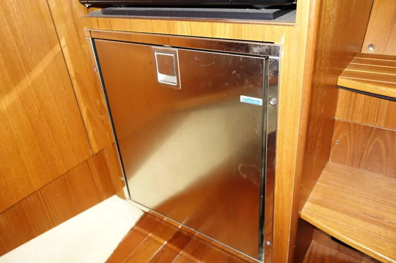 Sea Salt Yacht Photos Pics SS PULL OUT REFRIGERATOR