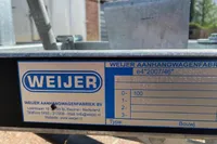 Trailer label from Weijer Aanhangwagenfabriek BV, displaying specifications and contact information.