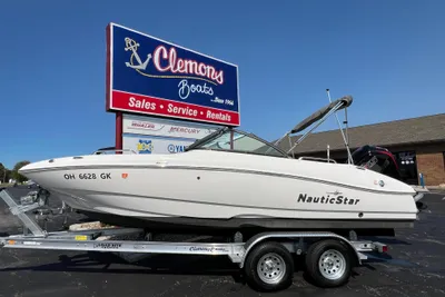NauticStar 203 DC