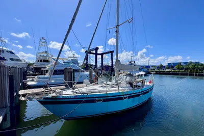 Bruce Roberts Bruce Roberts 37 Sailboat