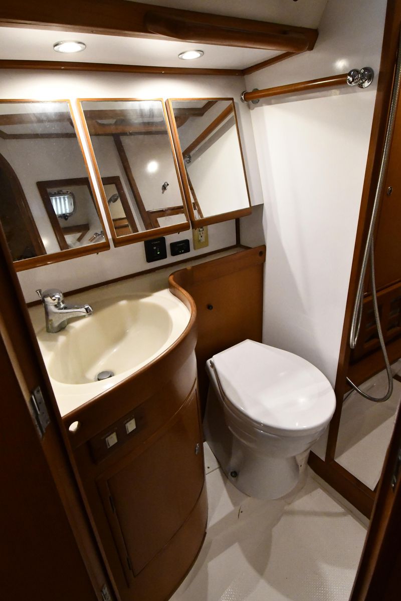 2002 Hylas 46 