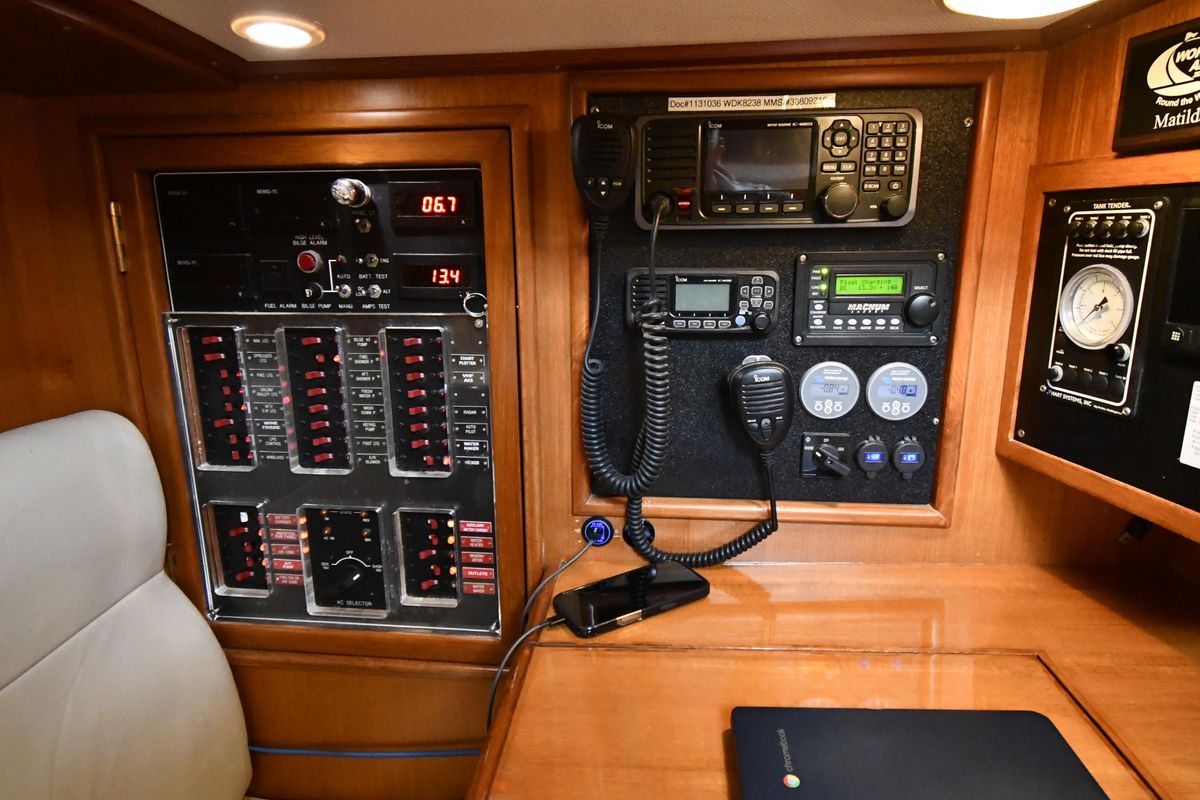 2002 Hylas 46 