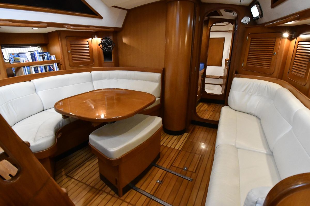 2002 Hylas 46 