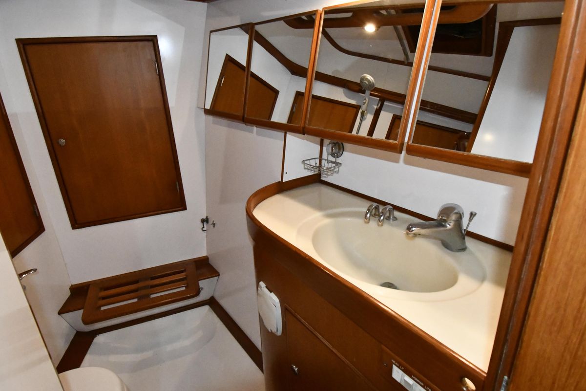 2002 Hylas 46 