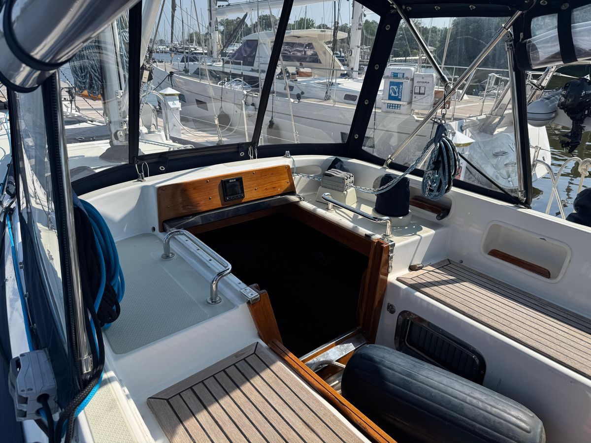 2002 Hylas 46 