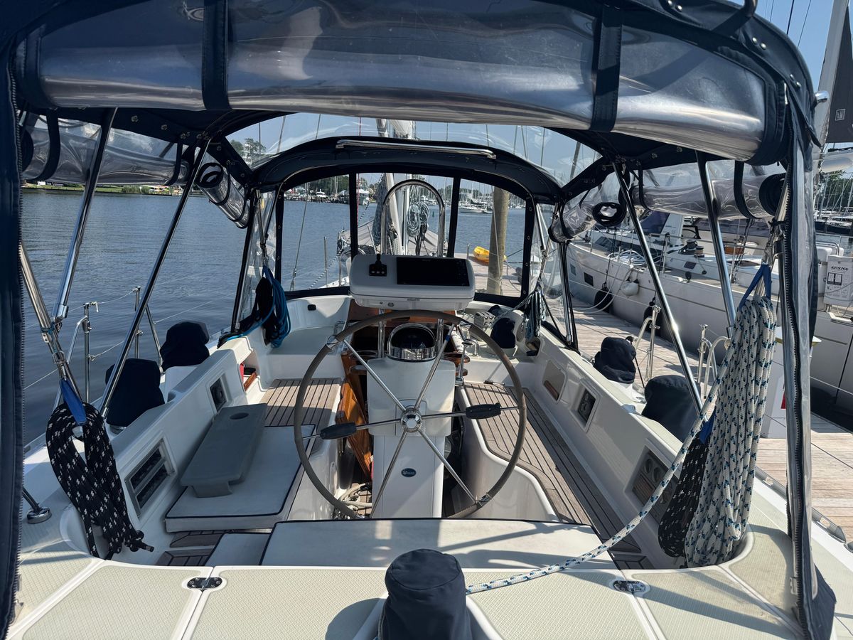 2002 Hylas 46 