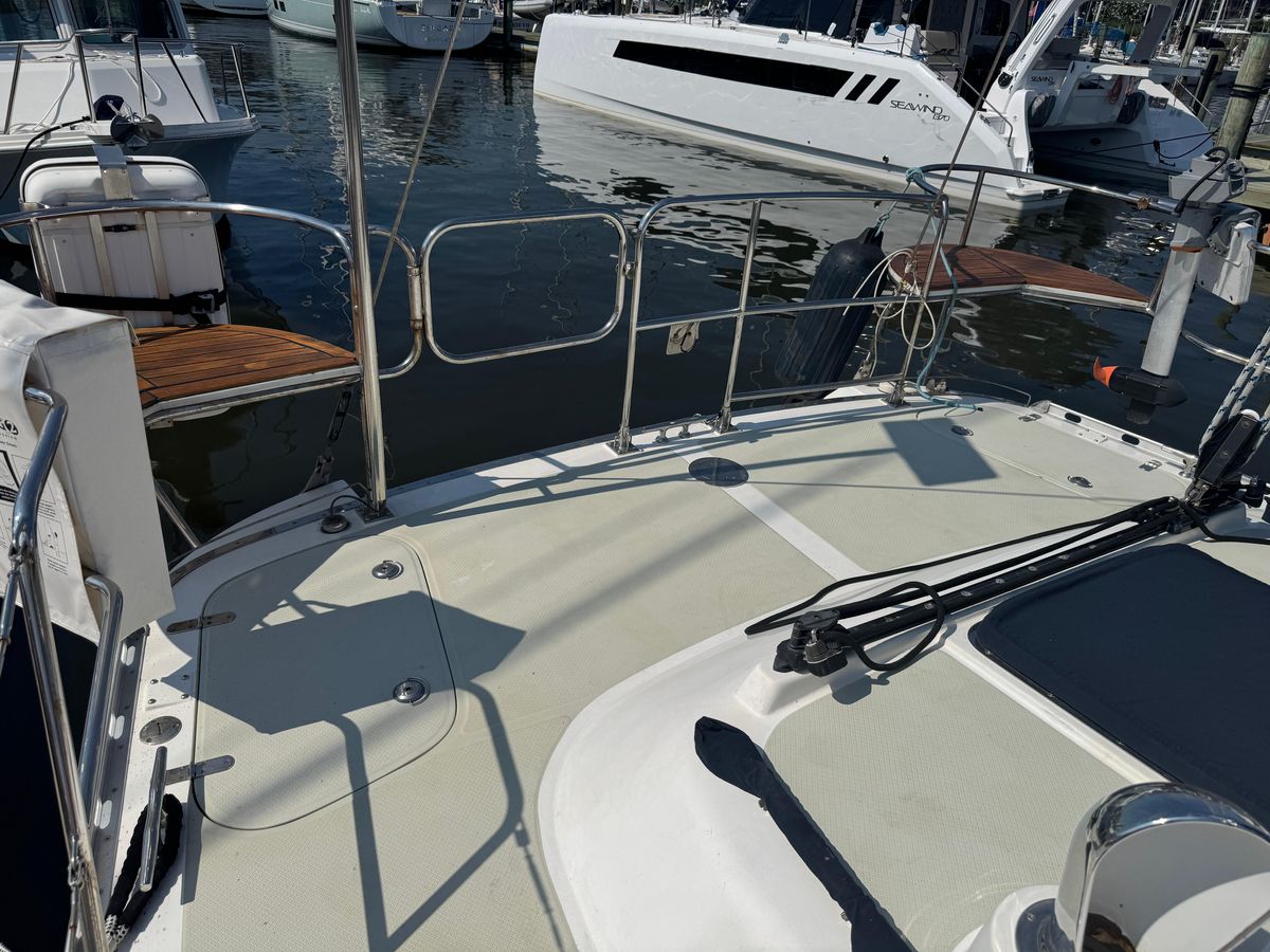 2002 Hylas 46 