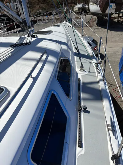 Lucky Dog Too Yacht Photos Pics 2008 Hunter 41 DS sailboat deck view, showcasing sleek design and rigging details.