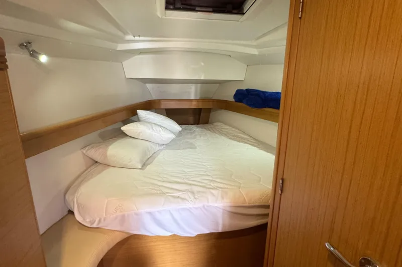 Pelican Pat Yacht Photos Pics Cozy cabin interior of 2010 Jeanneau Sun Odyssey 42i sailboat with comfortable bedding.