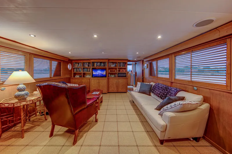 Koala Yacht Photos Pics Burger 84 KOALA - Forward Salon Seating