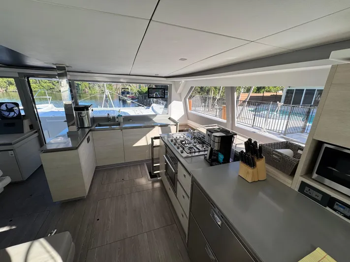 The Lazy Tarpon Yacht Photos Pics 