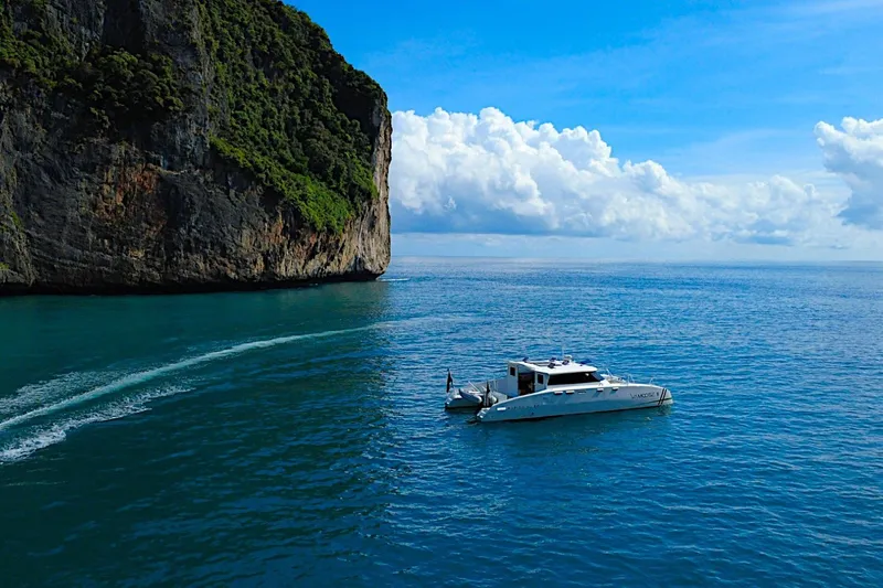 Vamoose II Yacht Photos Pics Rapido 500 ECO Power Cat