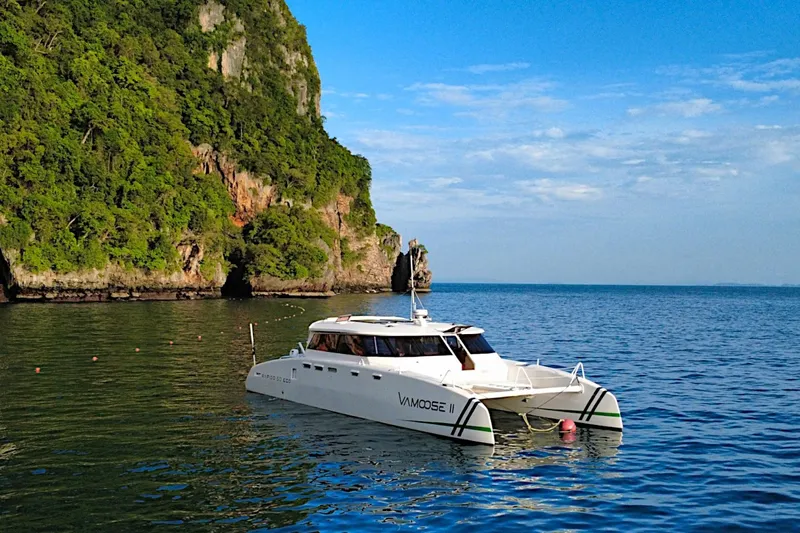 Vamoose II Yacht Photos Pics 