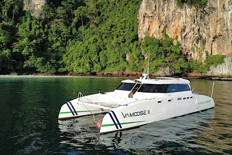 Vamoose II Yacht Photos Pics 