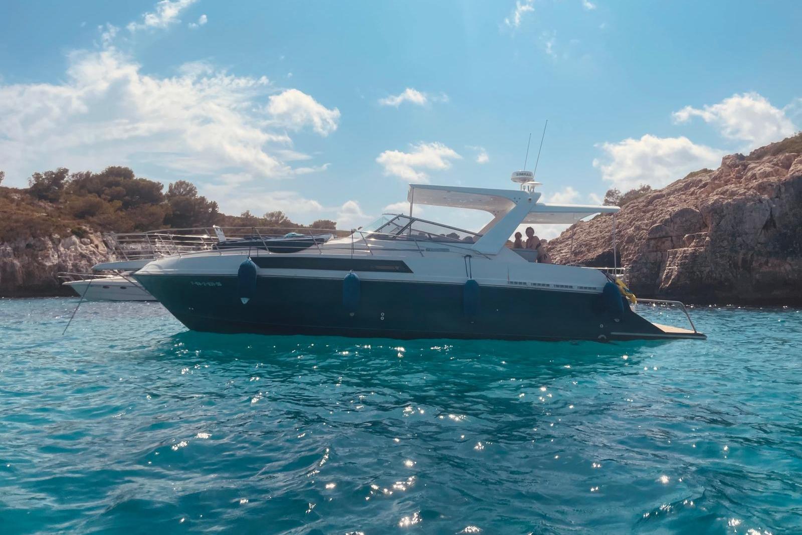 1991 Carver 528 Montego