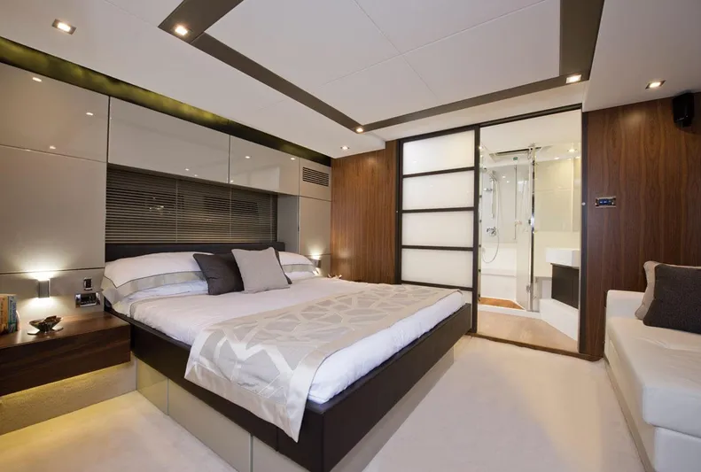  Yacht Photos Pics Fairline Targa 62 GT &ndash; Luxurious Master Suite