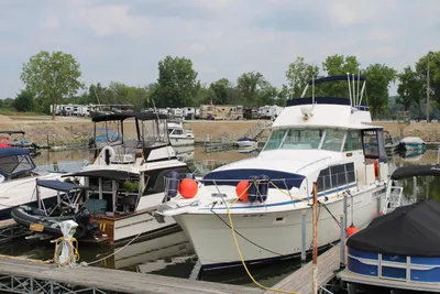 Bertram 42 Flybridge Motor Yacht