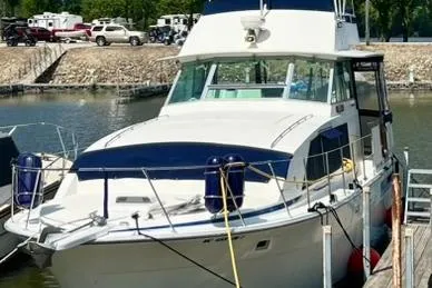 Bertram 42 Flybridge Motor Yacht