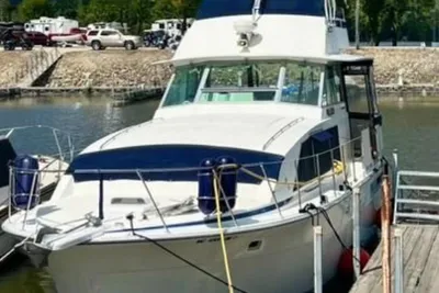 Bertram 42 Flybridge Motor Yacht