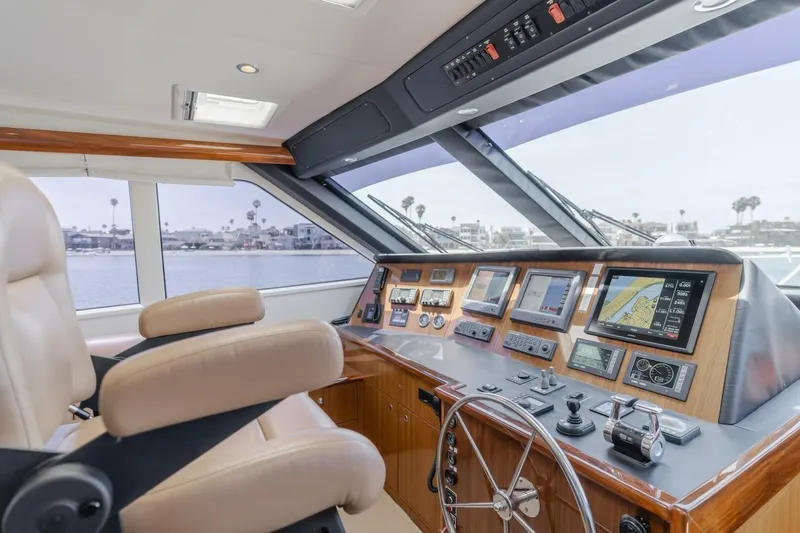 Endurance Yacht Photos Pics 2008 Viking 52 Sport Coupe - Endurance - Helm