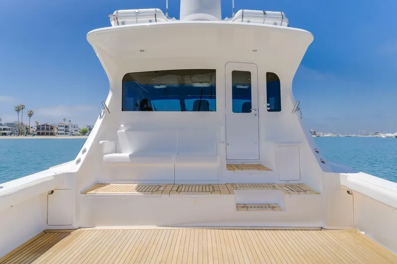 Endurance Yacht Photos Pics 2008 Viking 52 Sport Coupe Endurance - Aft Deck