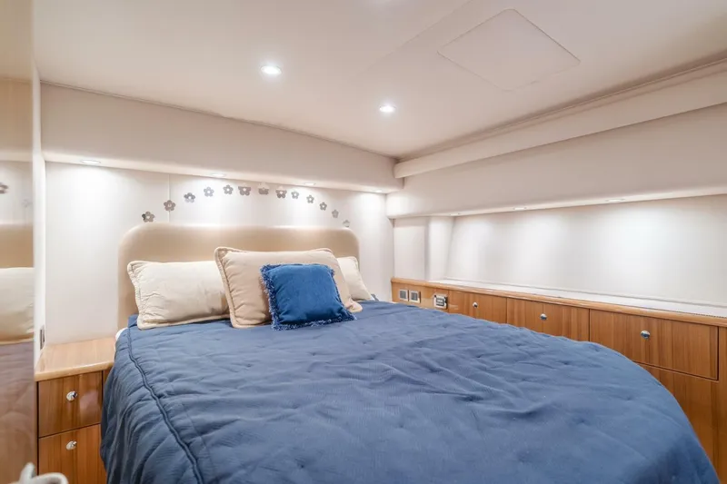 Endurance Yacht Photos Pics 2008 Viking 52 Sport Coupe Endurance - Master Stateroom