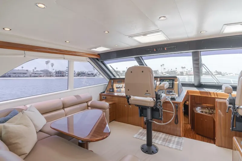 Endurance Yacht Photos Pics 2008 Viking 52 Sport Coupe Endurance - Salon