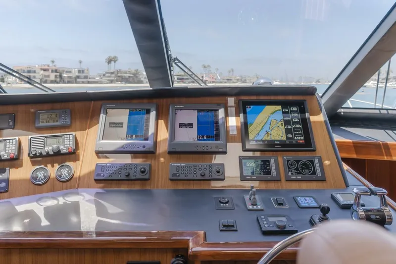 Endurance Yacht Photos Pics 2008 Viking 52 Sport Coupe - Endurance - Helm