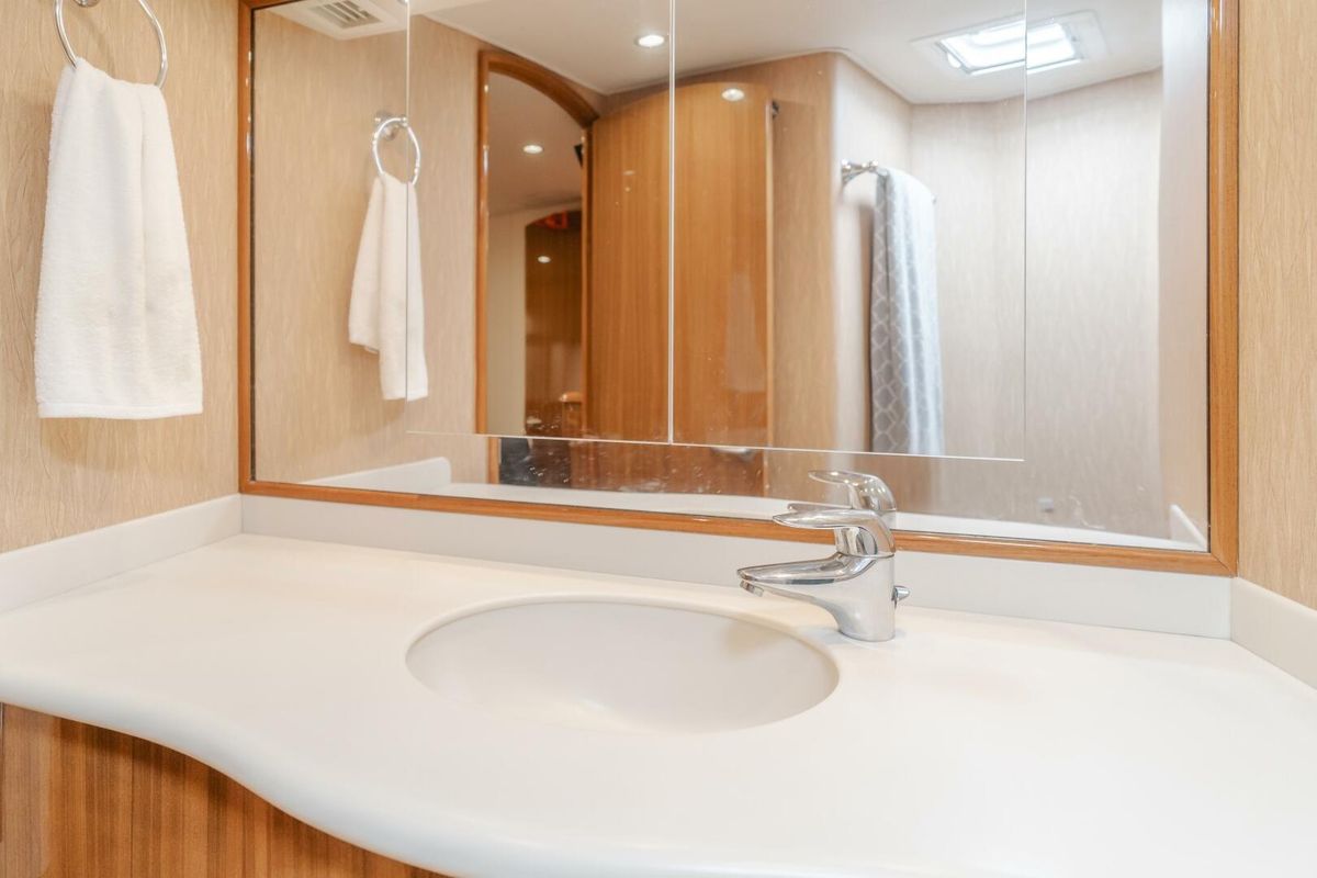 2008 Viking 52 