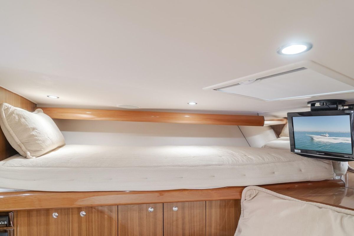 2008 Viking 52 