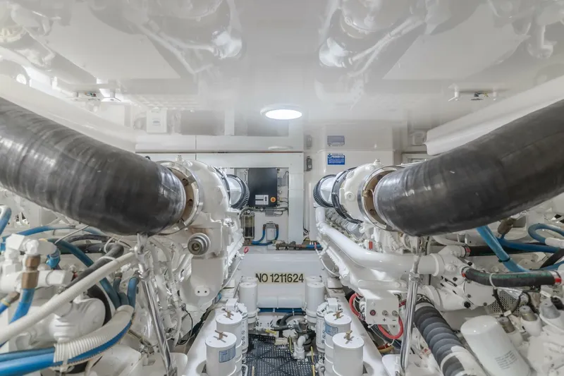 Endurance Yacht Photos Pics 2008 Viking 52 Sport Coupe Endurance