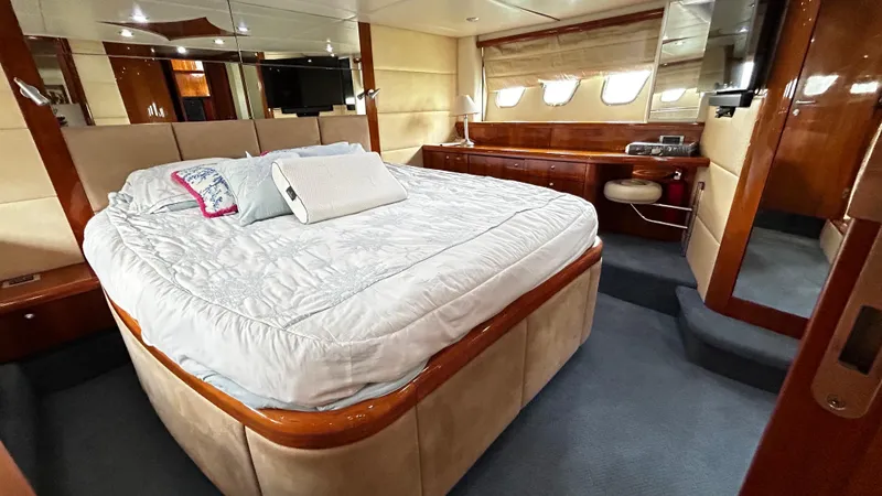 2006 Sunseeker Manhattan 60 @ Cancun Yacht Photos Pics Luxurious bedroom interior of 2006 Sunseeker Manhattan 60 yacht, featuring a plush bed and elegant decor.
